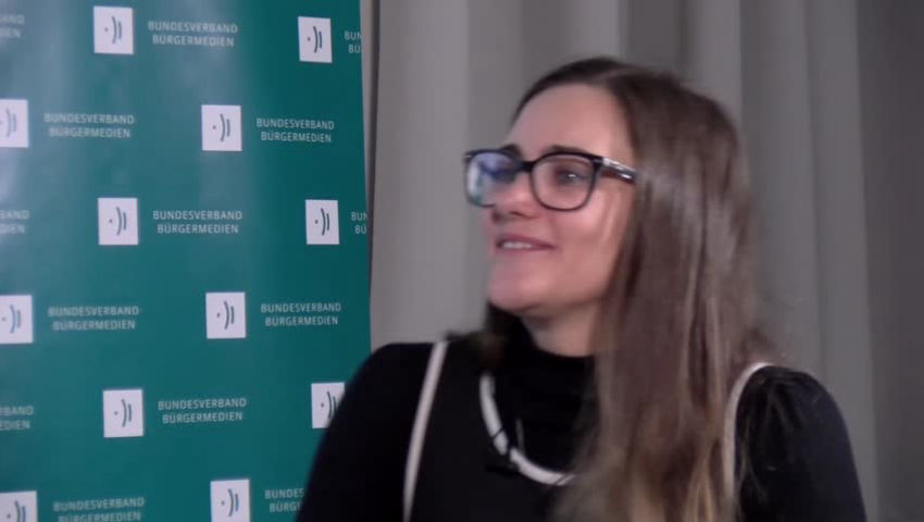 Rotes Sofa beim GMK Forum 2025 Teil 8/10