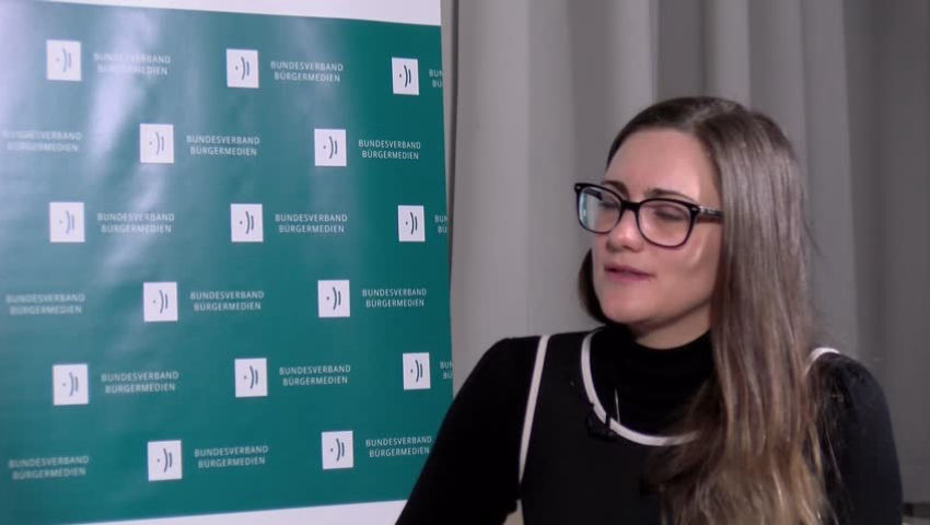 Rotes Sofa beim GMK Forum 2025 Teil 10/10