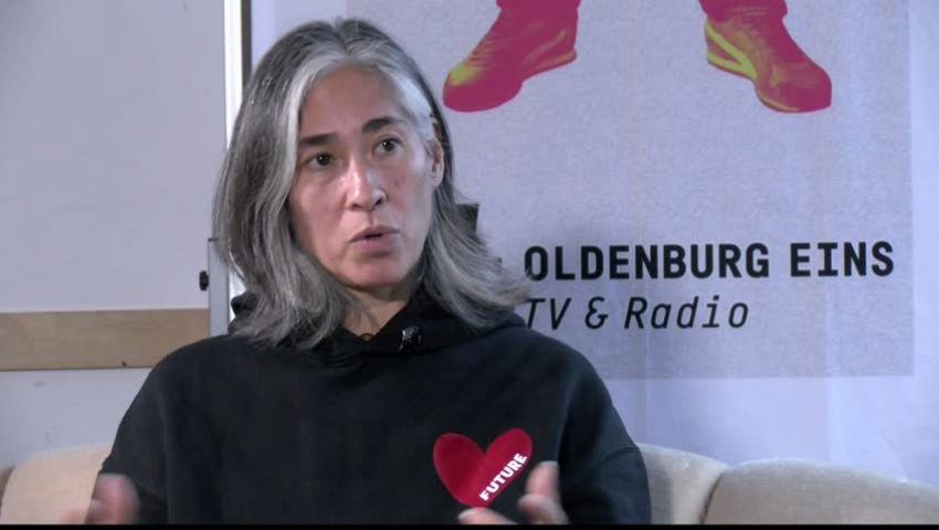 Rotes Sofa beim GMK Forum 2025 Teil 2/10